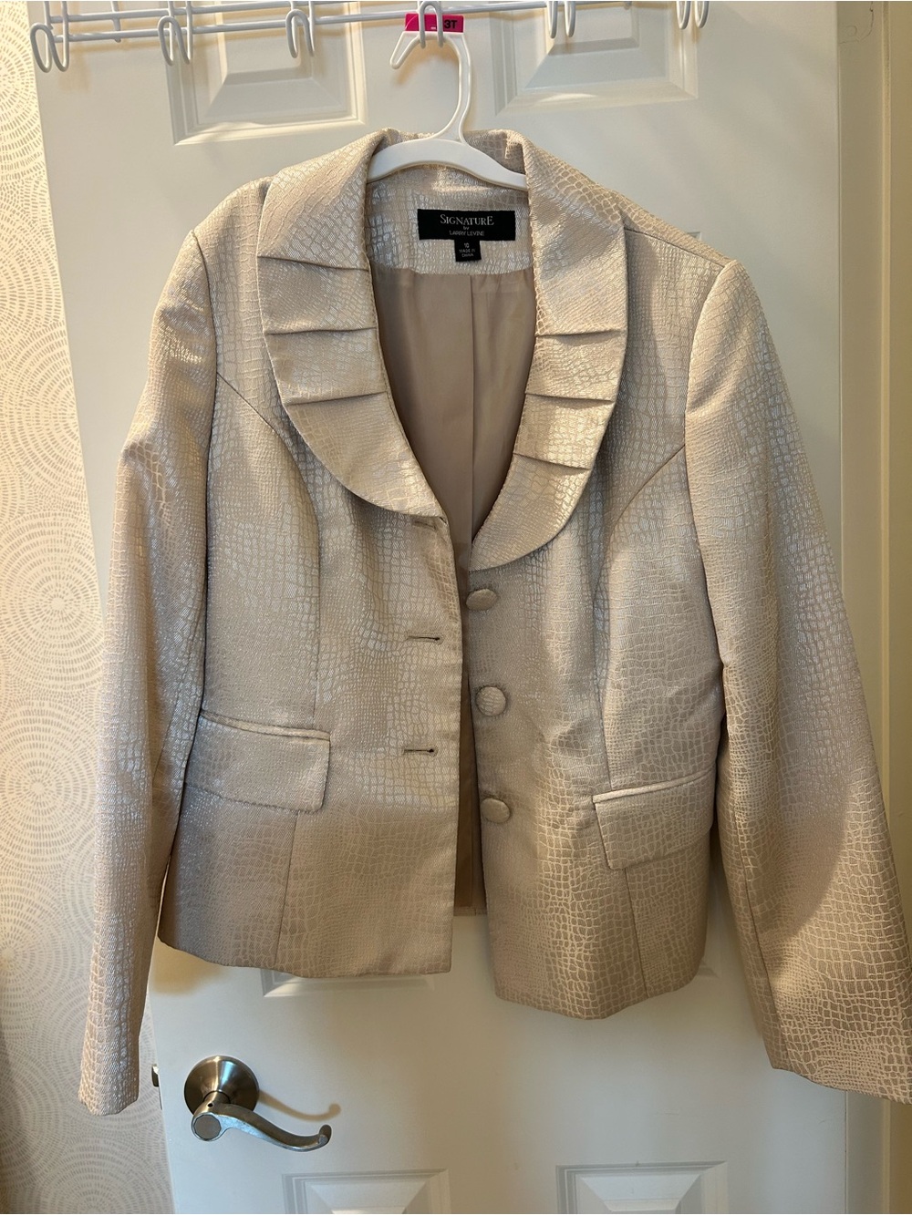 Larry Levine Champagne Croc-Texture Cropped Blazer